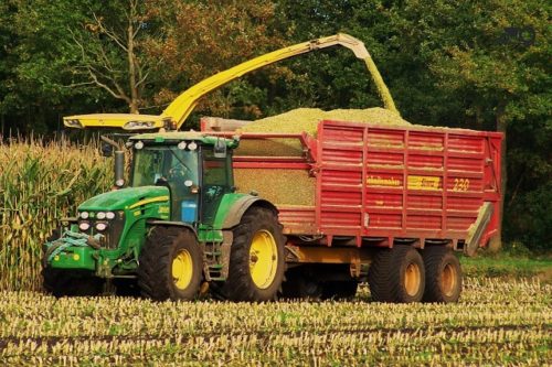 otzyvy-vladelcev-traktorov-johndeere-7830