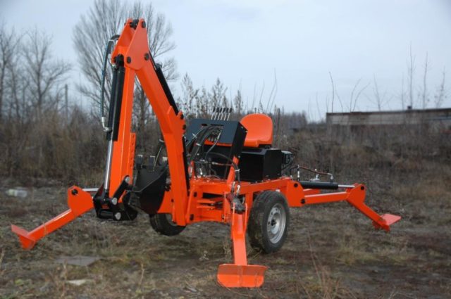 Прицепной мини-экскаватор Mini Digger-2500