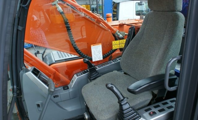 Кабина экскаватора Doosan 225