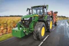 Компания John Deere одержала двойную победу в рамках премии «Трактор года 2022»